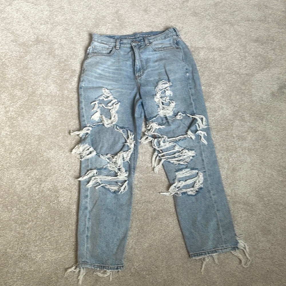 American Eagle jeans // high rise boyfriend jeans
